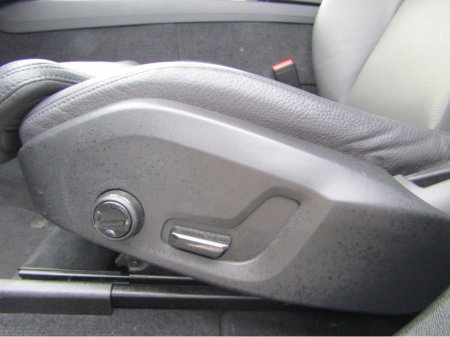 2023 Volvo XC60 T6 PHEV PLUS DARK AWD 5DR AUTO thumbnail