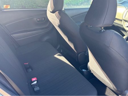 2014 Toyota Vitz - thumbnail 4