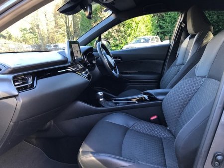 2022 Toyota C-HR - thumbnail 6