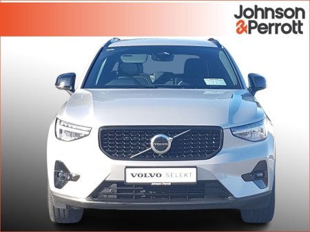2025 Volvo XC40 2.0 B3 163bhp MHEV Plus Dark (Heated Windscreen / Heated Seats / Cruise Control) €48,900 thumbnail
