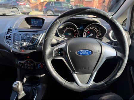 2016 Ford Fiesta - thumbnail 13