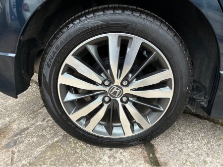 2016 Honda Fit DAA-GP5 €12,750 thumbnail