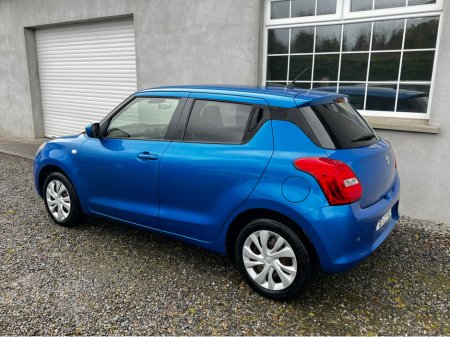2019 Suzuki Swift - thumbnail 4