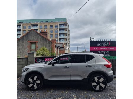 2023 Volvo XC40  €34,950 thumbnail