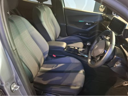 2023 Peugeot 2008 ALLURE 1.2 100 6.4 4DR €23,950 thumbnail