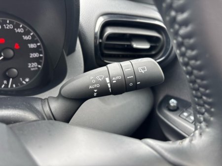 2024 Toyota Yaris - thumbnail 16