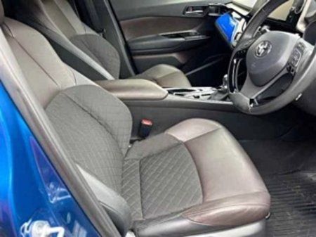 2017 Toyota C-HR - thumbnail 8