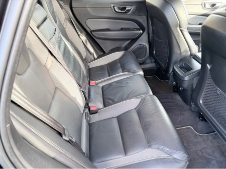 2019 Volvo XC60 2.0 D4 190HP 5DR R-DESIGN €30,995 thumbnail