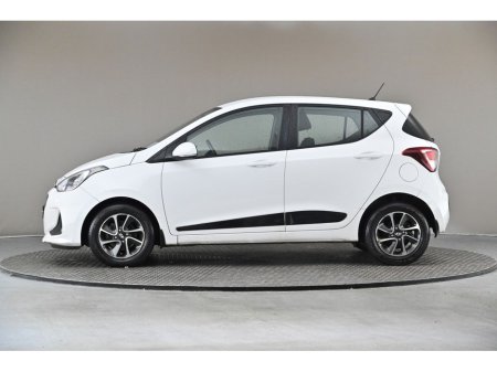 2017 Hyundai i10 1.0 DELUXE 5SPD *BI-TONE INTERIOR*14"ALLOY WHEELS* €10,890 thumbnail