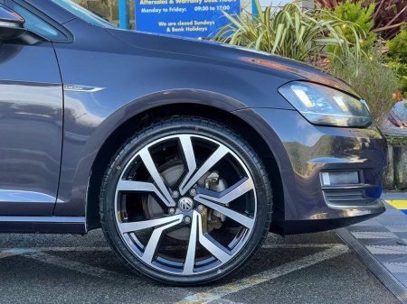 2015 Volkswagen Golf LOUNGE EDITION 1.2 TSI AUTO // NEW 19" R-LINE ALLOYS // REVERSE CAMERA // NEW NCT 03/27 €14,900 thumbnail