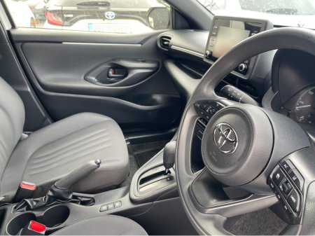 2020 Toyota Yaris - thumbnail 8