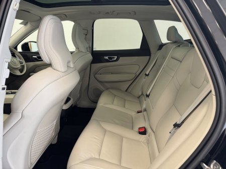 2022 Volvo XC60 - thumbnail 7