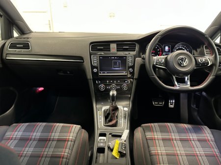 2014 Volkswagen Golf - thumbnail 32