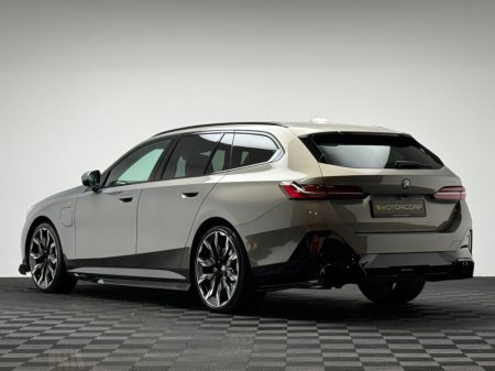 2025 BMW 5 Series - thumbnail 5