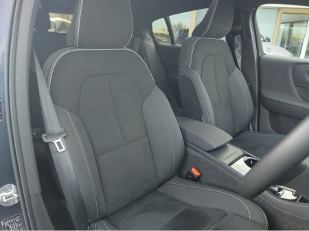 2025 Volvo EC40 MY26 SINGLE MOTOR EX-T RNG €51,950 thumbnail