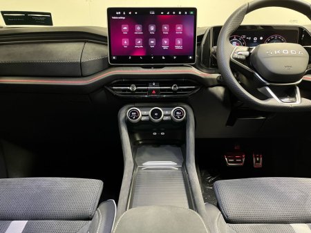 2025 Skoda Kodiaq Sportline IV 1.5TSi PHEV 204BHP - Reversing Camera - Climate Control - Sat Nav - Heated Seats - Keyless Start - Apple CarPlay/Android Auto €53,950 thumbnail