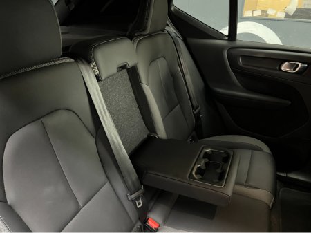 2022 Volvo XC40 - thumbnail 16