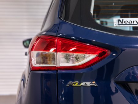 2015 Ford Kuga ZETEC 2.0 TDCI 120PS FWD 4 4DR €11,950 thumbnail