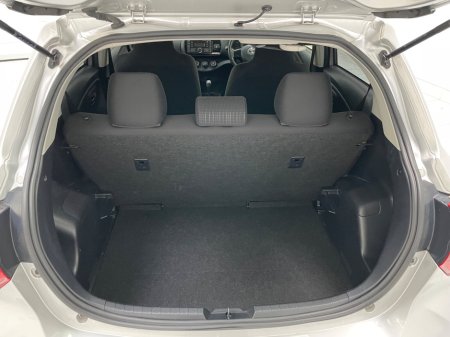 2019 Toyota Yaris - thumbnail 17