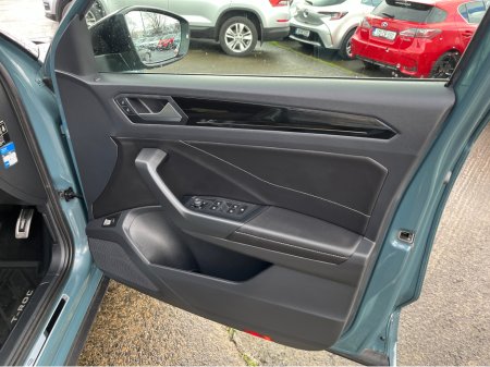 2023 Volkswagen T-Roc - thumbnail 13
