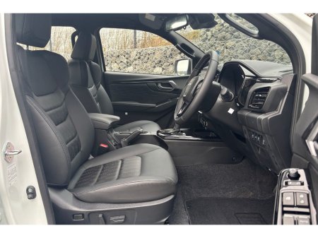 2025 Isuzu D-MAX V-CROSS DCB €48,851 thumbnail