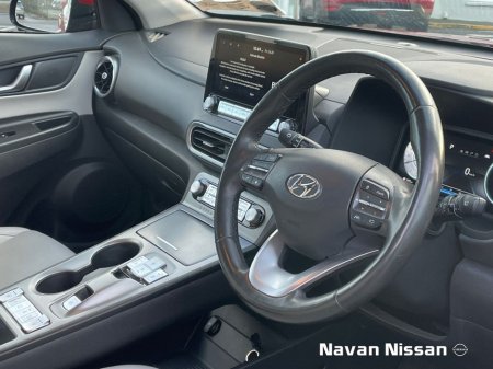 2022 Hyundai Kona EV Premium 64 kWh €21,850 thumbnail