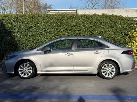 2022 Toyota Corolla LUNA 1.8 HYBRID // SERVICE HISTORY // LANE ASSIST // REVERSE CAMERA €20,900