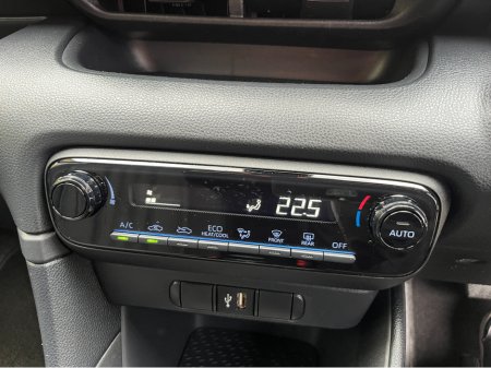 2021 Toyota Yaris - thumbnail 17