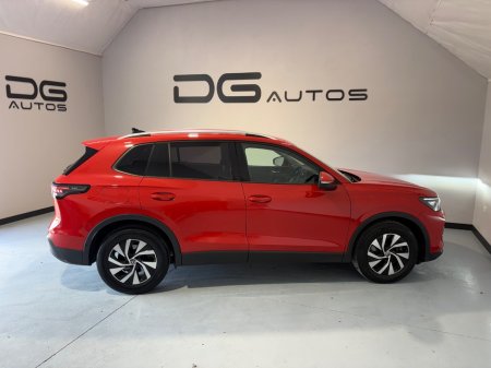 2024 Volkswagen Tiguan - thumbnail 2