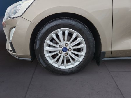 2019 Ford Focus - thumbnail 14