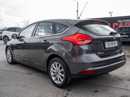 2016 Ford Focus - thumbnail 17