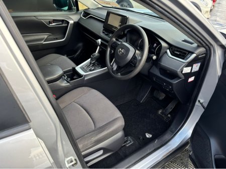 2020 Toyota Rav4 Toyota RAV4 luna edition 4x4 self charging hybrid, 2.5 €31,900 thumbnail