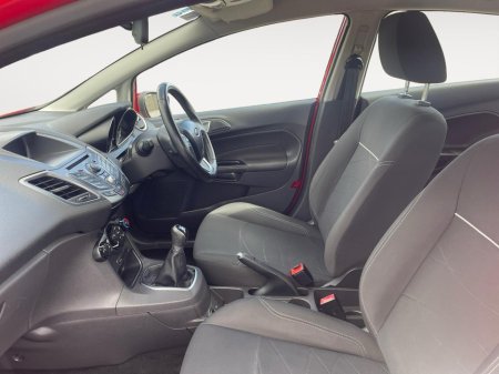 2015 Ford Fiesta - thumbnail 14