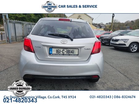 2016 Toyota Yaris - thumbnail 4