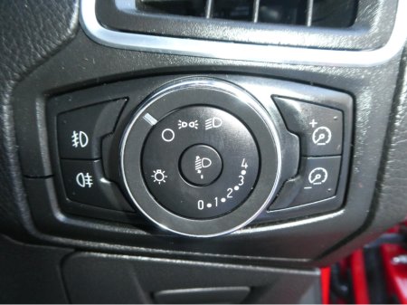 2012 Ford Focus - thumbnail 25