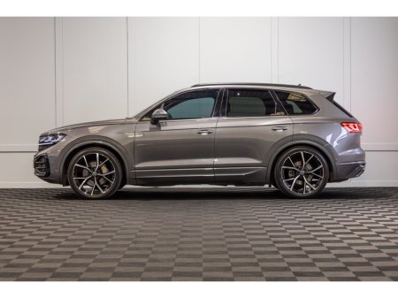 2025 Volkswagen Touareg - thumbnail 3