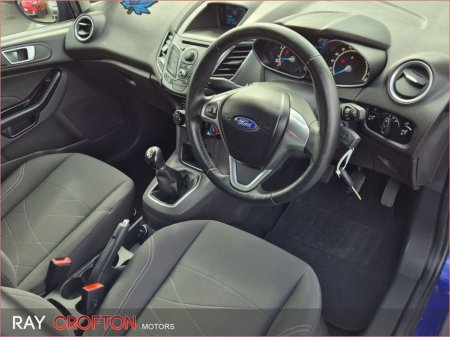 2015 Ford Fiesta - thumbnail 2