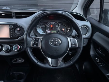 2016 Toyota Yaris - thumbnail 7
