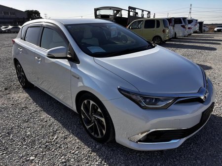 2017 Toyota Auris G Package Leather seats