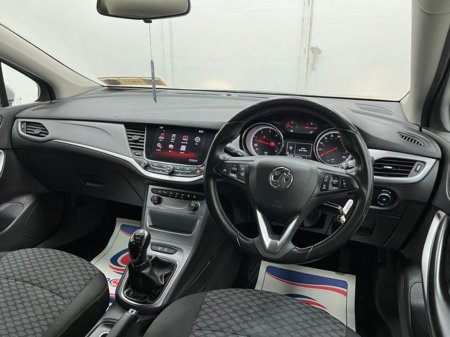 2017 Vauxhall Astra - thumbnail 18