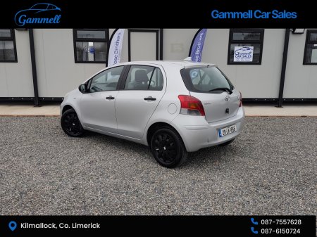 2009 Toyota Yaris - thumbnail 4