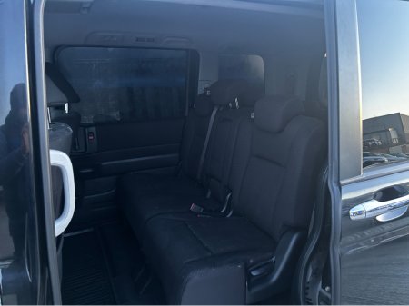 2014 Honda Stepwagon - thumbnail 2