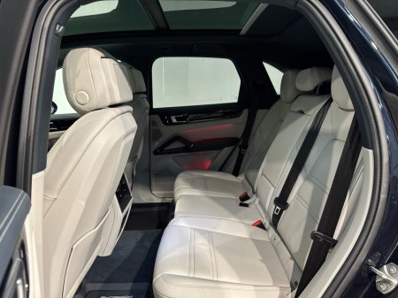 2022 Porsche Cayenne - thumbnail 22