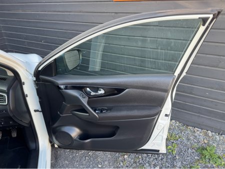 2017 Nissan Qashqai - thumbnail 16