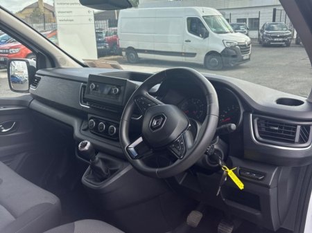 2023 Renault Trafic RED VAN FWD 130 3T1 E6 ex vat price displayed €21,550 thumbnail