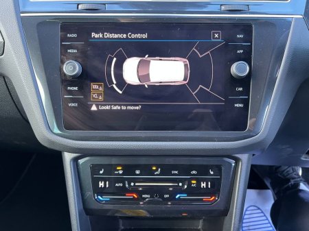 2023 Volkswagen Tiguan R-LINE 1.4 HYBRID // 20" R-LINE ALLOYS // PARKING SENSORS // APPLE CARPLAY/ANDROID AUTO €36,900 thumbnail