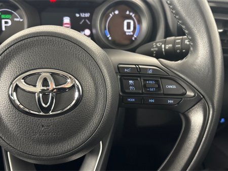 2023 Toyota Yaris CR LUNA**TOUCHSCREEN BLUETOOTH MEDIA**SEMI DIGITAL DASH**REVERSE CAMERA**PARKING SENSORS**MULTIFUNCTIONAL STEERING WHEEL**CRUISE CONTROL**KEYLESS START*8AUTO LIGHTS**AUTO WIPERS**ISOFIX** €26,795 thumbnail