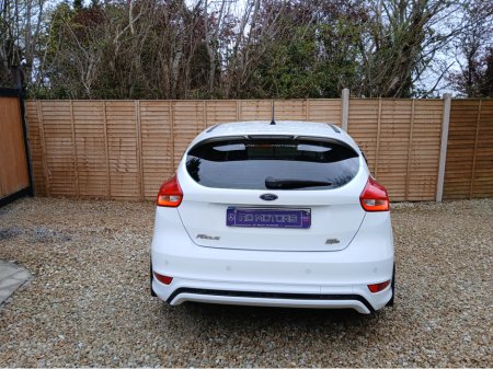 2016 Ford Focus - thumbnail 9