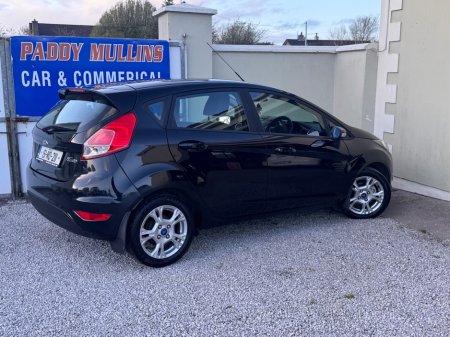 2015 Ford Fiesta - thumbnail 4