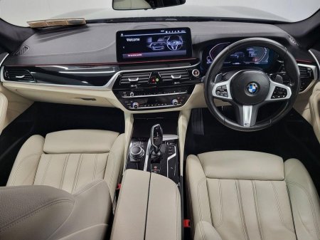 2022 BMW 5 Series - thumbnail 4